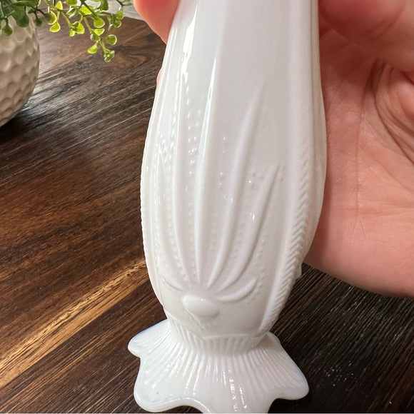 Fenton Agave Cactus Bud Swung Vase footed white milk glass Desert style - Picture 3 of 8